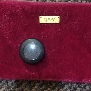 MAC velvet eyeshadow